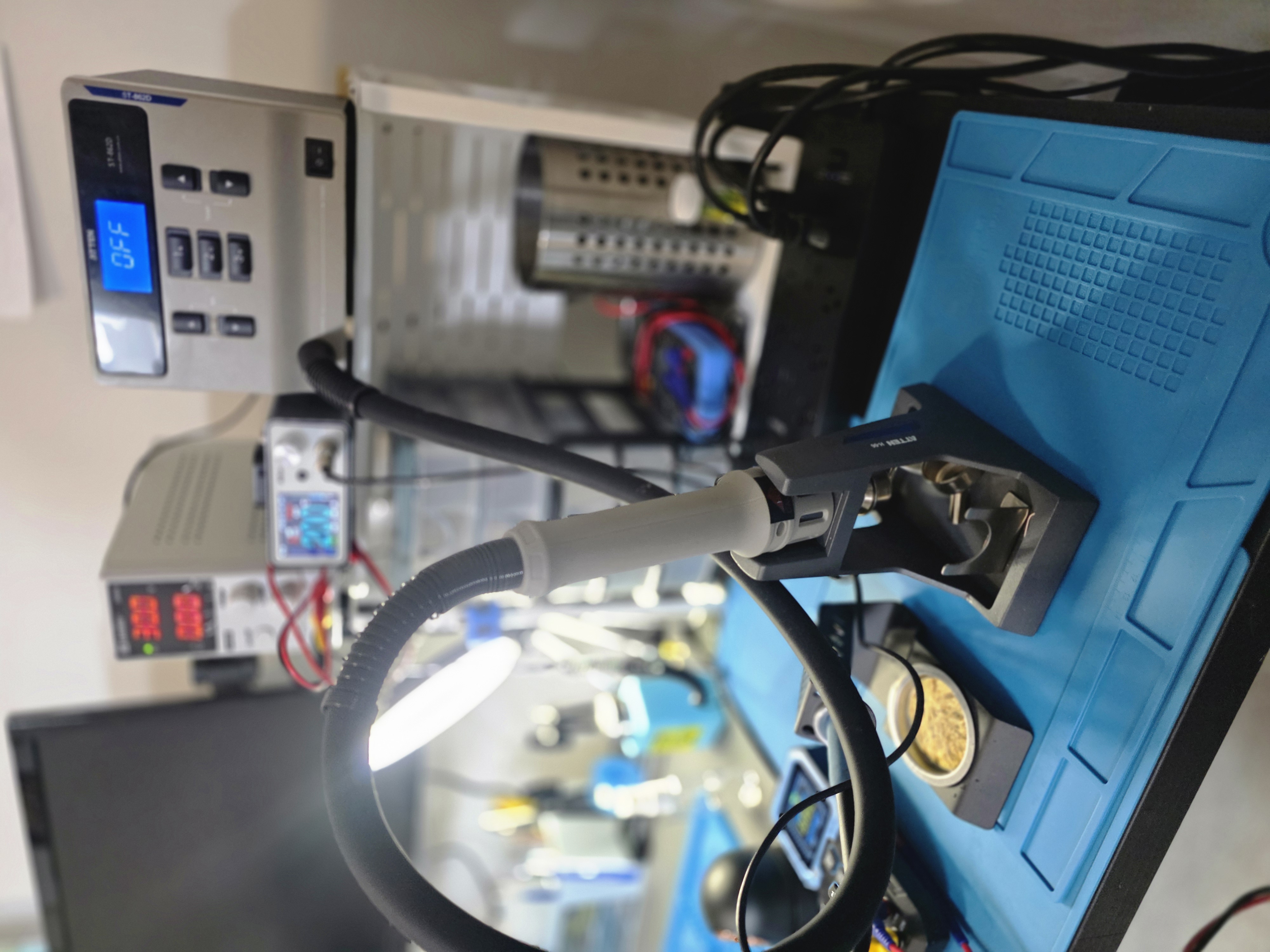 OHMX Repair Lab — device inspection